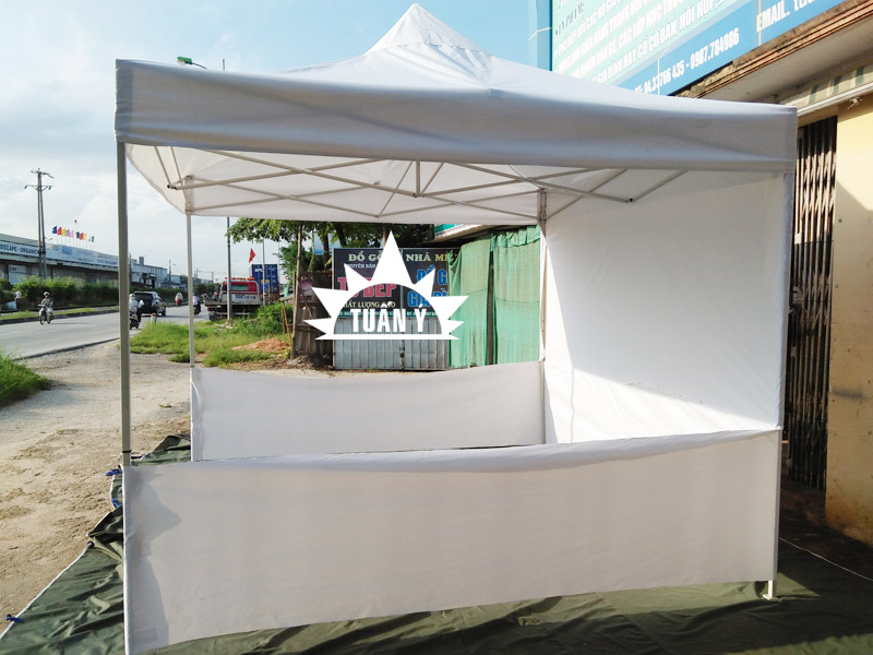 Trường THCS Đoàn Thị Điểm đặt nhà bạt quây lửng màu trắng tổ chức sự kiện Vui Tết Trung Thu