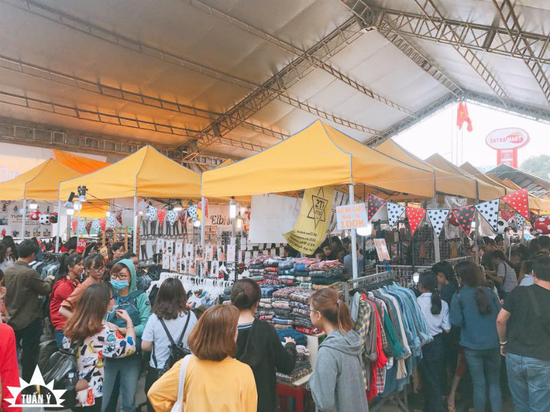 Hàng trăm gian hàng 2mx2m tại Hội chợ Sale cuối tuần Sài Gòn - Hello Weekend Market