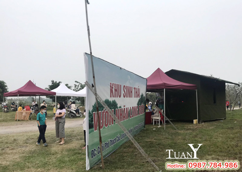 Lễ hội được tổ chức tại vườn nhãn Long Biên, Hà Nội - Nhà bạt di động dựng lên phục vụ nhân viên soát vé