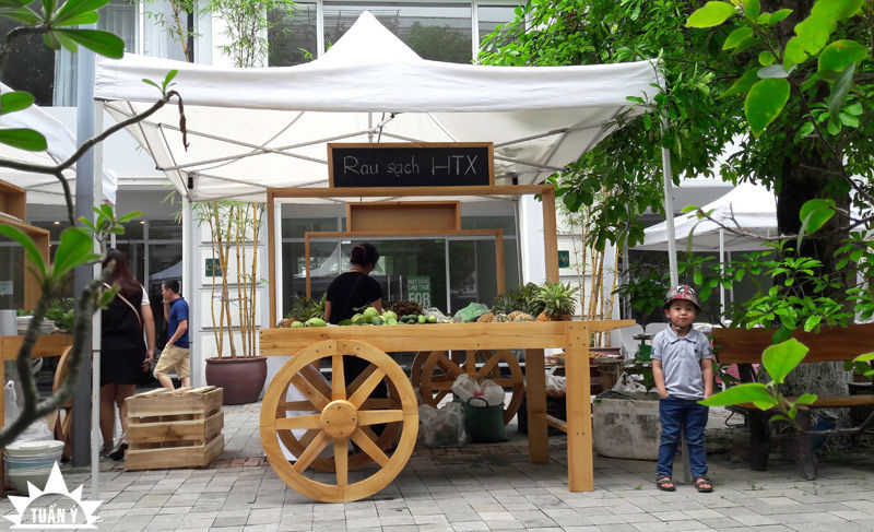 Quầy hàng bán rau, củ, quả sạch dành cho cư dân khu đô thị Ecopark 