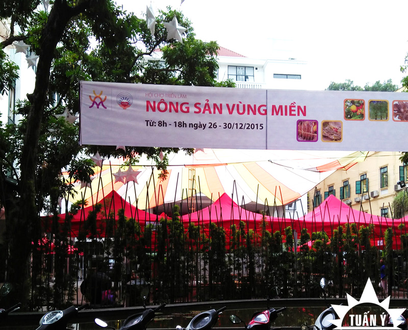 Hội chợ Nông sản vùng miễn tại Bảo tàng phụ nữ Việt Nam