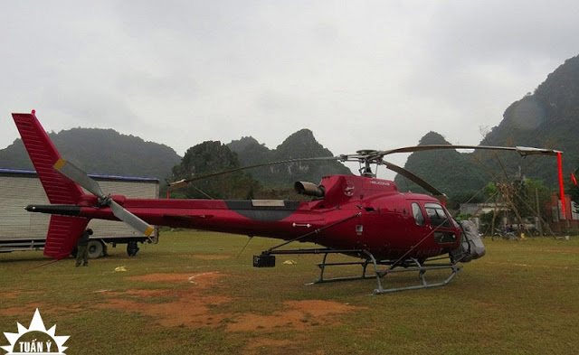 Chiếc trực thăng được đưa từ Mỹ sang Việt Nam để thực hiệnh các cảnh quay trên không