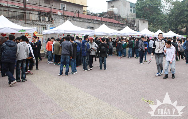 Sự kiện hội chợ nhận được sự tham gia nhiệt tình của đa số học sinh trong trường