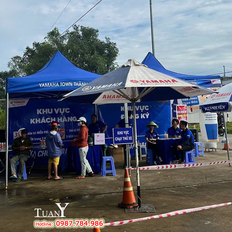Mỗi nhà bạt tạo thành không gian tư vấn, hỗ trợ dành cho khách hàng